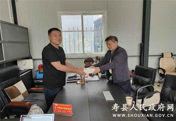 淮南壽縣農機中心開展送黨史教育圖本下鄉活動                                          