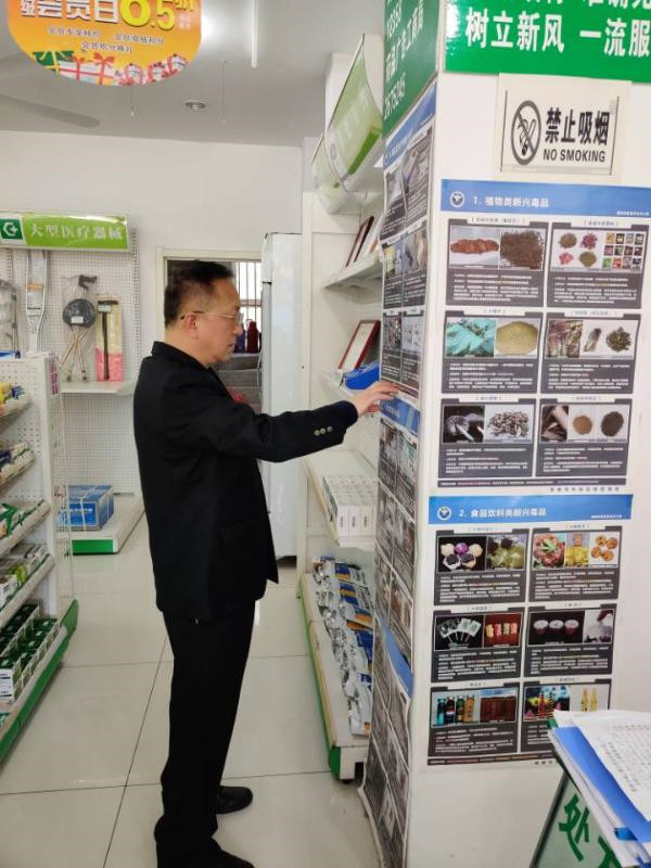 淮南謝家集區(qū)望峰崗市場監(jiān)督管理所積極開展以“護苗助老”為主題廣告清理整治行動  ------“我為群眾辦實事”實踐活動