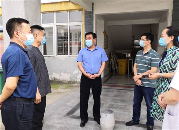 淮南市鳳臺縣縣長熊壽宏督導新冠疫苗接種工作