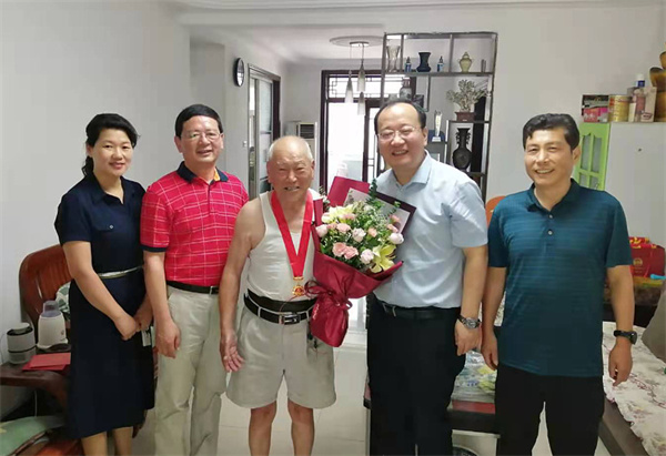 淮南潘集區政協開展走訪慰問離退休老干部活動