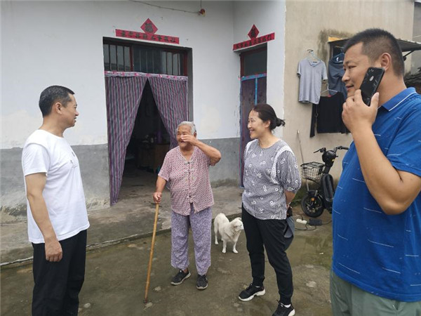 淮南市審計局駐桃園村工作隊走訪結對幫扶對象