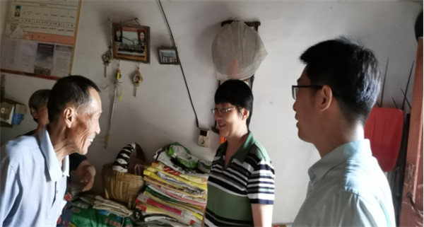 淮南市經信局黨委委員、總工程師劉莉莉赴焦崗村慰問脫貧戶并看望駐村工作隊