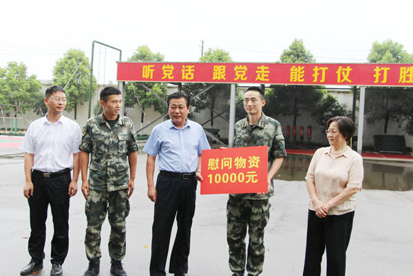淮南：熊壽宏開展“八一”走訪慰問活動(dòng)