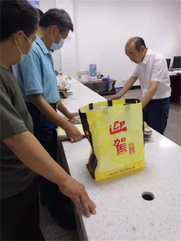 淮南市中小企業發展促進中心機械電子綜合留守處為群眾辦實事