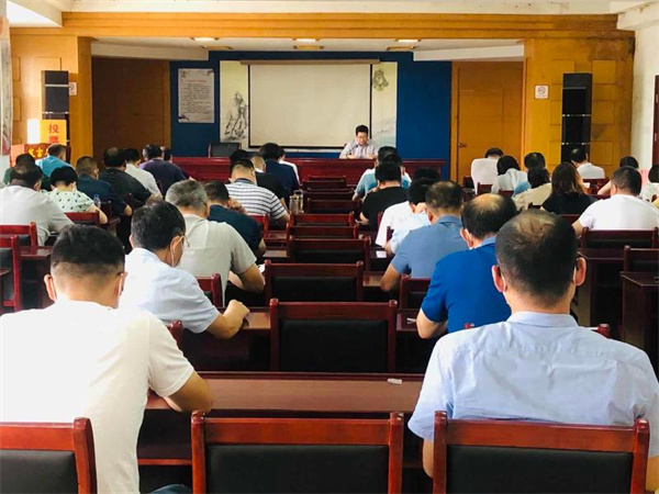 淮南市壽縣縣委、副縣長李景練為壽縣市場監(jiān)管系統(tǒng)黨員上黨課