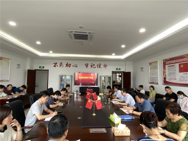 淮南市：認(rèn)真學(xué)習(xí)《痛悔人生——違紀(jì)違法黨員干部懺悔書選編》，筑牢黨員干部拒腐防變的思想防線