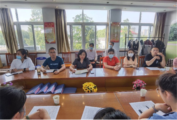淮南市淮師附小洞山校區召開延時服務專題會議