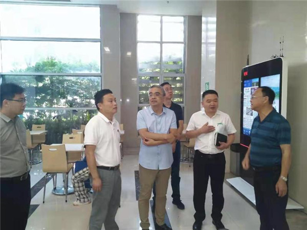 淮南市局黨組成員、副局長吳俊平帶隊赴高新區、潘集區進行節前市場檢查