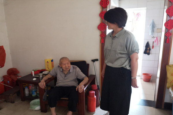 淮南市謝家集區：區委老干部局開展走訪慰問離休干部暨送學上門活動