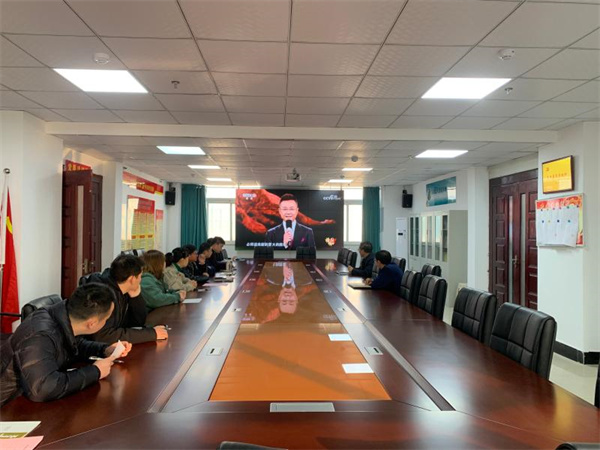 淮南市經開區分局組織集體觀看《榜樣6》