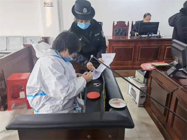淮南壽縣一位90后女收銀員高消費，挪用資金百余萬受審