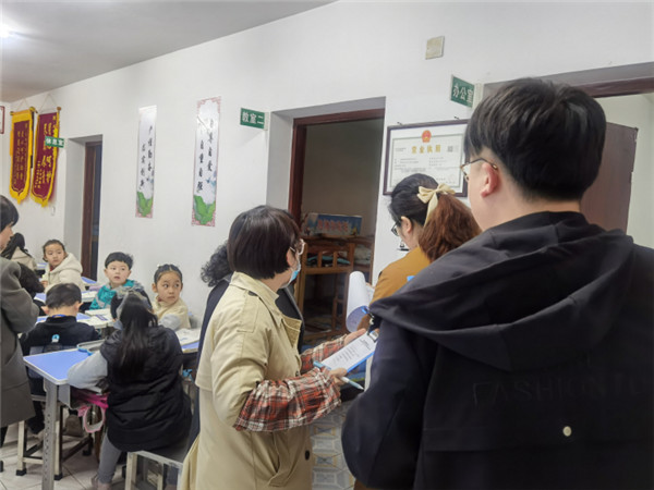 淮南市新淮街道九龍社區開展“小飯桌”食品安全排查工作